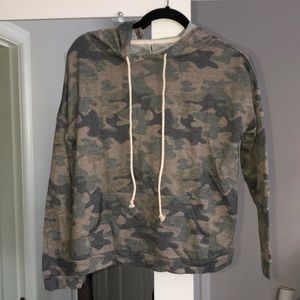 Camo pullover
